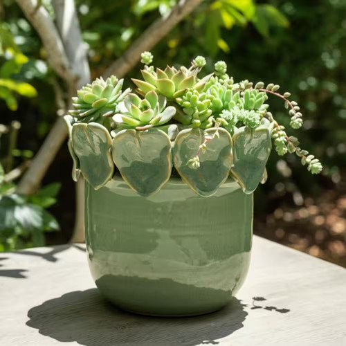 Green ceramic sculpted - green, leaf